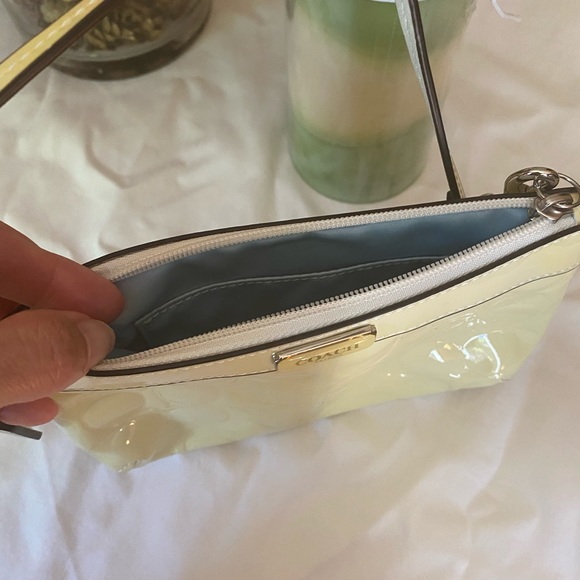 Purse - Picture 2 of 3